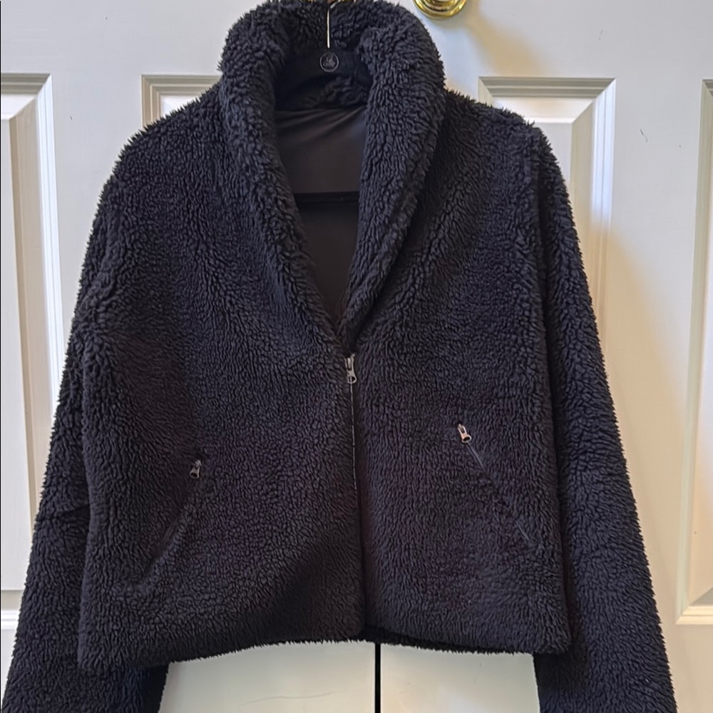 ALO Yoga Black Teddy Jacket Plush Cropped Design